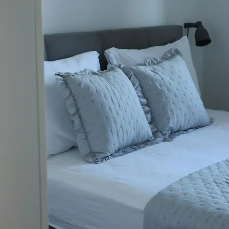 Modern Escape With Garage Lejlighed Split