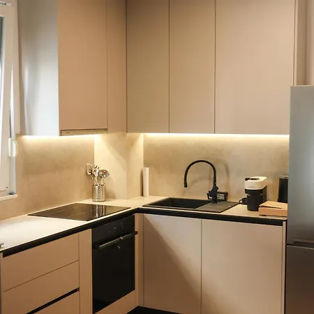 Modern Escape With Garage Lejlighed