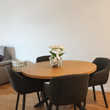 Modern Escape With Garage Lejlighed Split