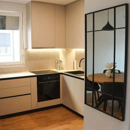 Modern Escape With Garage Lejlighed *