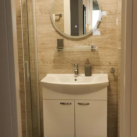 Modern Escape With Garage Appartamento Spalato